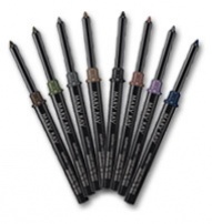 Механический карандаш для глаз Mary Kay® Mary Kay® Eyeliner, 0.28 g Новая формула механического карандаша для глаз и 7 потрясающих оттенков. Выдвигающийся кончик карандаша не нуждается в заточке и всегда поможет вам создать идеальный макияж. Механизм карандаша позволяет выдвигать и убирать цветной стержень, а водостойкая формула подходит даже для женщин с чувствительными глазами или тех, кто носит контактные линзы. Аметистовый Аметистовый Amethyst Темно-синий Темно-синий Navy Оливковый Оливковый Olive Стальной Стальной Steely Бронзовый Бронзовый Bronze Темно-коричневый Темно-коричневый Deep Brown Черный Черный Black 