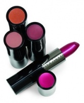 Губная помада Mary Kay® Mary Kay® Creme Lipstick, 3 g Обновленная формула любимой помады с ванильным ароматом! Губная помада Mary Kay® представлена богатой цветовой гаммой разных оттенков, она не растекается и не сушит губы, наносится на губы равномерным слоем. Специальные ингредиенты увлажняют кожу губ, позволяя ей всегда оставаться мягкой и упругой. Входящие в состав губной помады витамины борются со свободными радикалами, поддерживая молодость ваших губ. Выберите свой цвет среди 25 уже полюбившихся оттенков! Настоящие розовые Засушенная роза Засушенная роза Dusty Rose Райский розовый Райский розовый Paradise Pink Розовый атлас Розовый атлас Pink Satin Розовая страсть Розовая страсть Нежный розовый Нежный розовый Королевский красный Красный Красный Red Красная сальса Красная сальса Рыжевато-коричневые Солнечный всплеск Солнечный всплеск Sunburst Сладкий нектар Сладкий нектар Sweet Nectar Зимний персик Зимний персик Отборный шоколад Пряничная сладость Пряничная сладость Gingerbread Горячий мокко Горячий мокко Спелые ягоды Сочное яблоко Сочное яблоко Apple Berry Черника со сливками Черника со сливками Whipped Berries Благородные металлы Золотой Золотой Golden Гранатовый иней Гранатовый иней Garnetfrost Розовое мерцание Розовое мерцание Pink Shimmer Нежный металлик Нежный металлик Sheer Blush Потрясающие нейтральные Абрикосовая глазурь Абрикосовая глазурь Apricot Glaze Розовый свет Розовый свет Frosted Rose Морская раковина Морская раковина Shell Ириска Ириска Toffee Карамельное сердце Карамельное сердце 