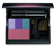 Минеральные румяна Mary Kay® Mary Kay® Mineral Cheek Color, 5 g Придайте своему облику свежесть и здоровый румянец молодости, нанеся на скулы изысканные минеральные румяна, — они не только преобразят ваш внешний вид, но и будут ухаживать за вашей кожей благодаря входящим в их состав минералам и витаминам А, С и Е. Какой из новых оттенков подойдет именно вам? Попробуйте — и узнаете! Вишневый цвет Вишневый цвет Cherry Blossom Шипучий сидр Шипучий сидр Sparkling Cider Клубника со сливками Клубника со сливками Strawberry Cream Солнечный день Солнечный день Sunny Spice Розовые лепестки Розовые лепестки Pink Petals Робкий румянец Робкий румянец Shy Blush 