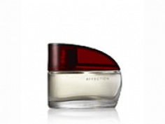 Парфюмерная вода «Эффекшн» Affection® Eau De Parfume, 40 ml Современный аромат, неподвластный времени Окутывающий негой аромат восточного шипра подарит вам ощущение роскоши. Верхние ноты парфюмерной воды — это изысканность розового перца, средние ноты позволят ощутить сладость китайского османтуса и белых пионов, а спустя некоторое время вы ощутите теплоту амбрового облака. 